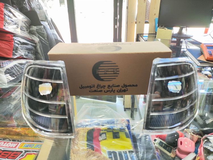 راهنما بغل ۴۰۵ شفاف داخل دودی